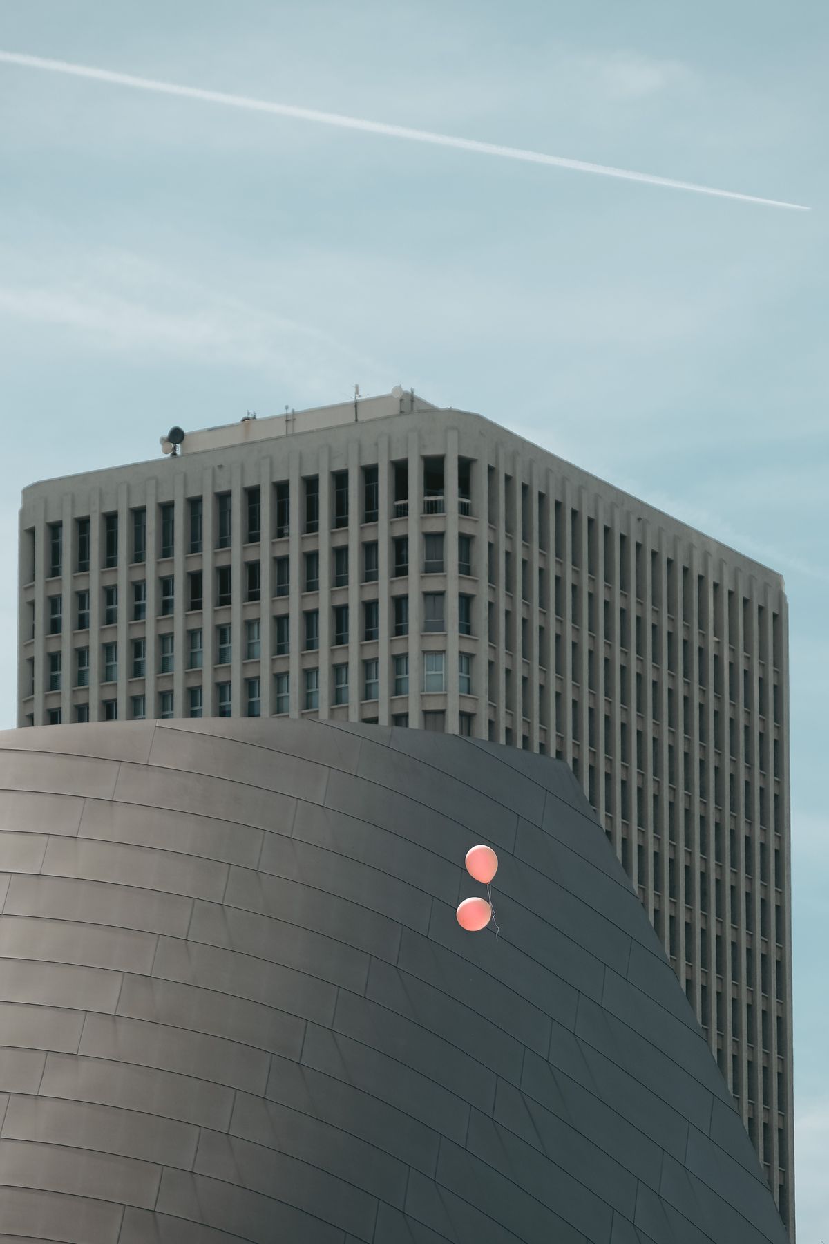 Fassade eines modernen Gebäudes als Beispiel für zeitgenössische Architektur